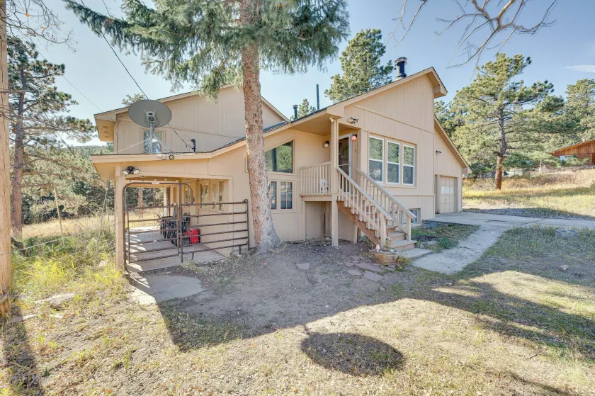 17 Mi to Town: Peaceful Pet-friendly Golden Cabin! - Image 1