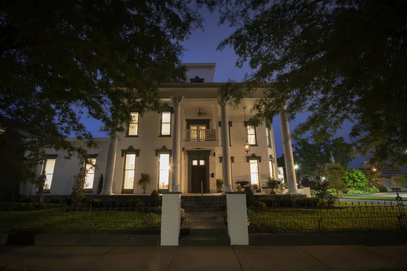 Belle Louise Historic Bed & Breakfast - Image 1