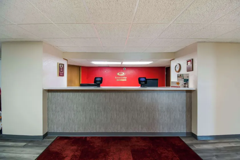 Econo Lodge Duluth near Miller Hill Mall - Image 1