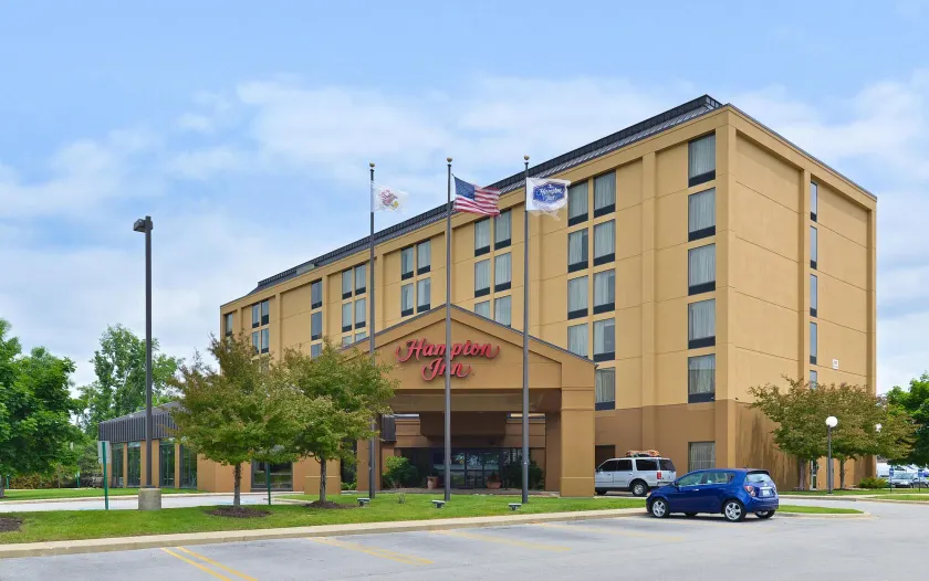 Hampton Inn Chicago-Carol Stream - Image 1