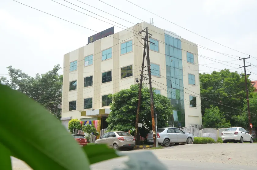 Hotel samrat - Image 1