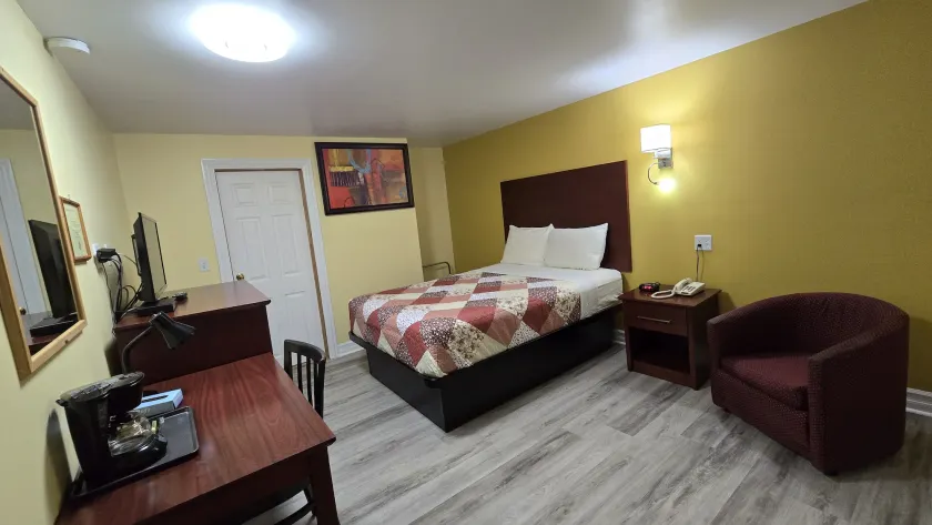 Deep River Motel - Image 1