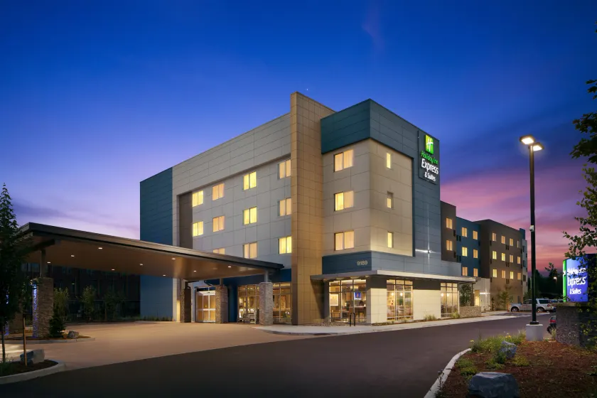 Holiday Inn Express & Suites - Portland Airport - Cascade Stn by IHG - Image 1