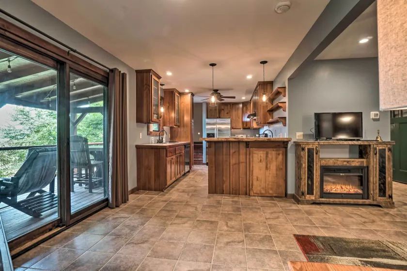 Yellow Mountain Blairsville Cabin w/ Scenic Deck - Innvendig