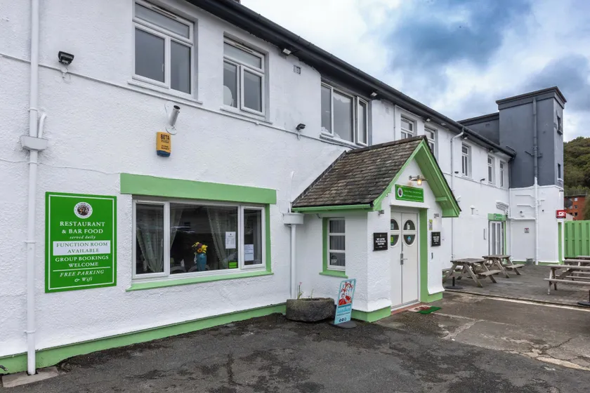 Ty glyndwr Hotel Bangor - Image 1