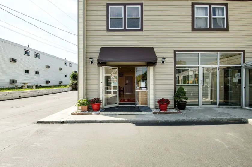 Econo Lodge West Yarmouth-Hyannis Cape Cod - Image 1