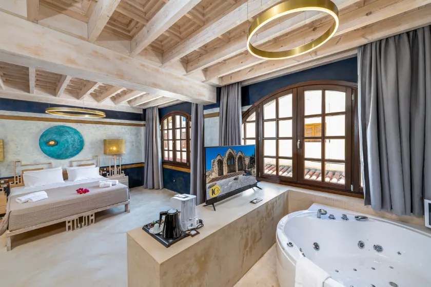 10GR Boutique Hotel & Wine Bar - Image 1