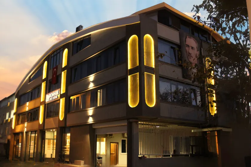 Bonnie City Hotel - Image 1