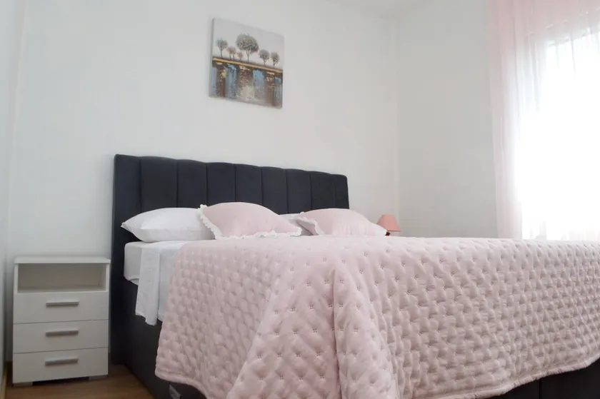Room in Apartment - Charming Apartment Venilia Blue, Sleeps 4 - Image 1