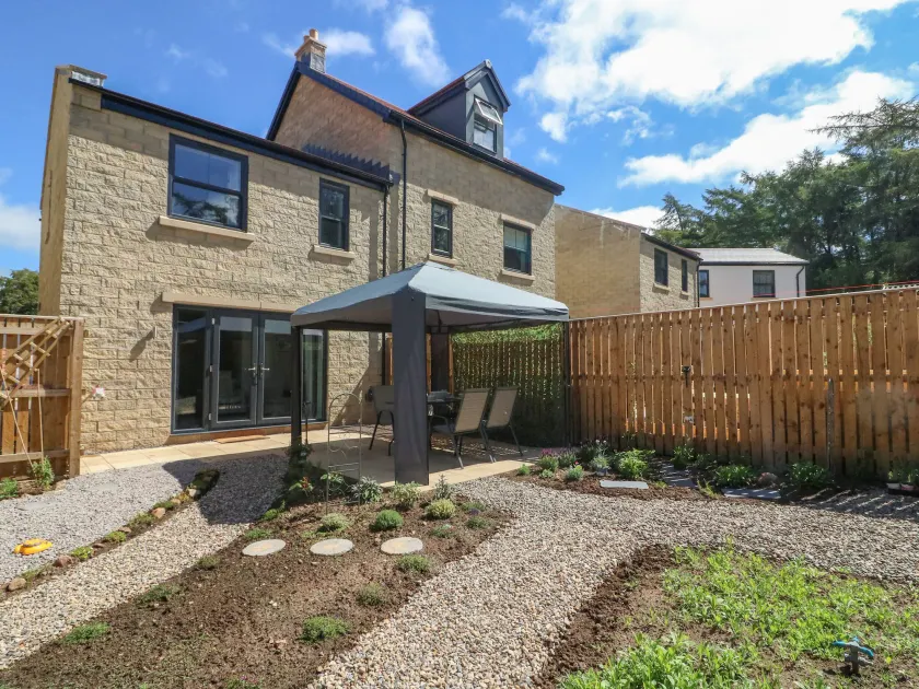 Hall View - Image 1