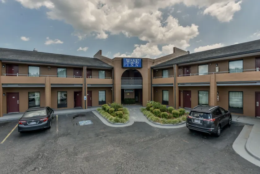 Wake Inn - Image 1