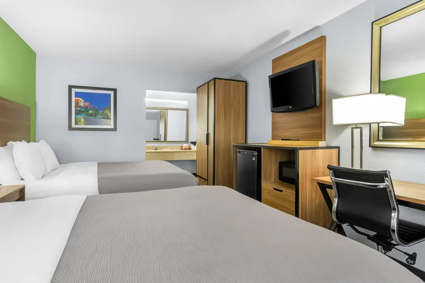 Quality Inn & Suites Greenville - Haywood Mall - Image 1