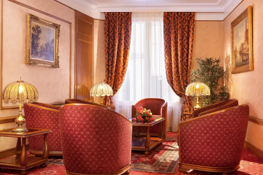 Hôtel Paix République - Coin salon dans le hall