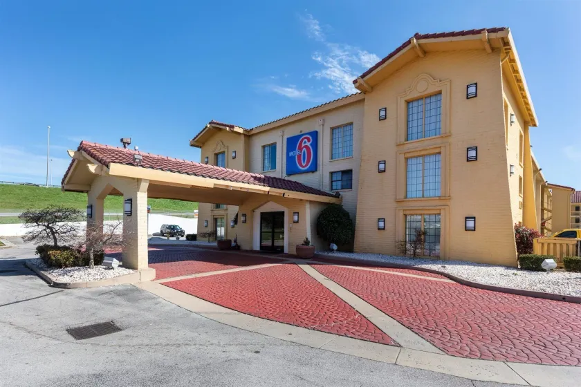 Motel 6-Knoxville, TN - Image 1