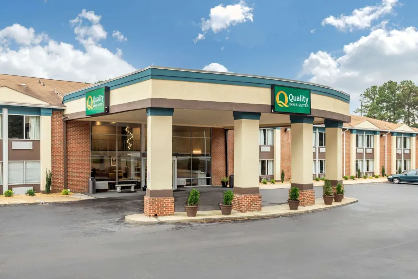 Quality Inn & Suites Apex - Holly Springs - Image 1