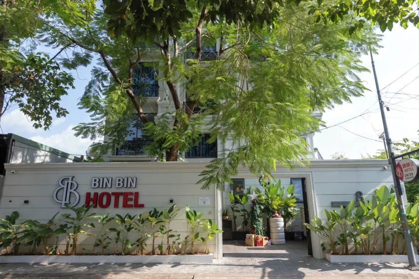 Bin Bin Hotel 11 Near Island Diamond - Image 1