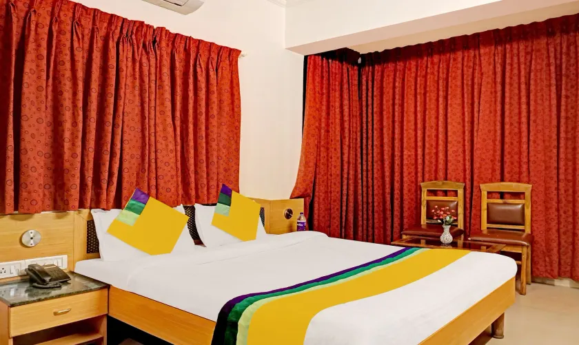 Itsy Hotels Crown Inn - Image 1