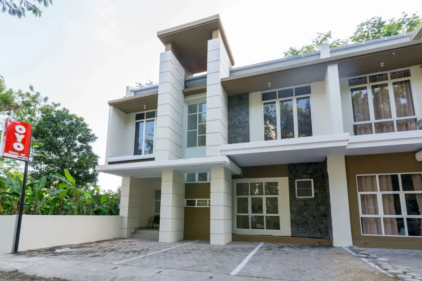 Hotel O Travel-inn - Image 1