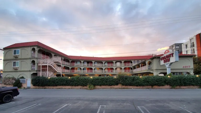 Colony Inn - North Hollywood - Hotel Near Universal Studios - Image 1