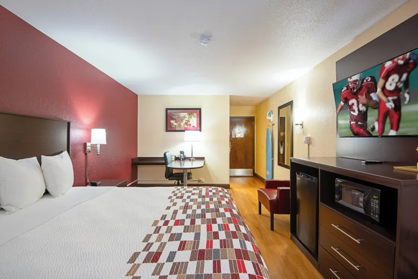 Red Roof Inn Cameron - Image 1