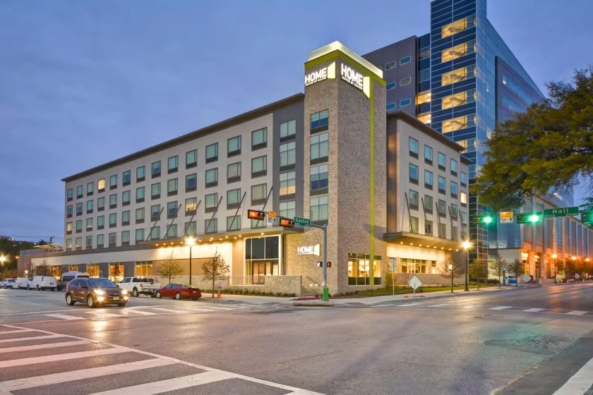 Home2 Suites by Hilton Dallas Downtown at Baylor Scott & White - Image 1