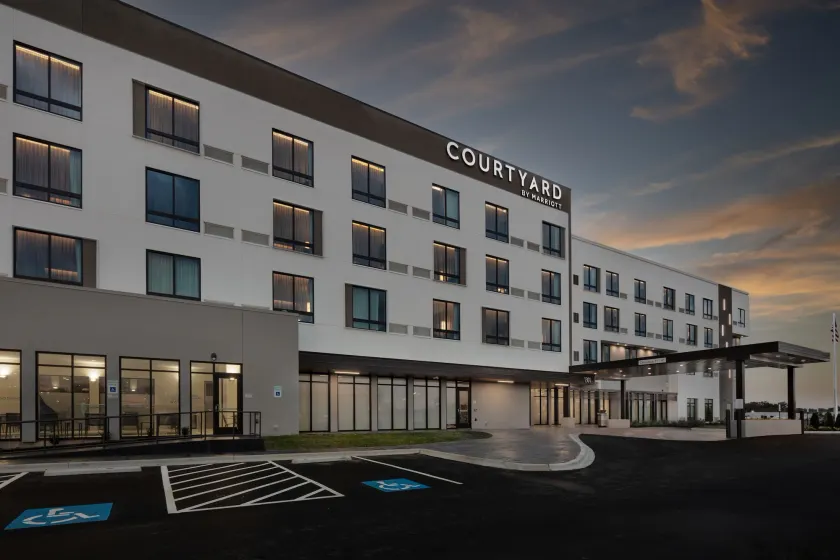 Courtyard by Marriott Conway - Image 1