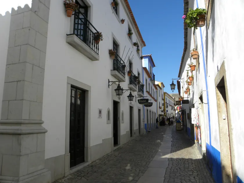 Rainha Santa Isabel - Óbidos History Hotel - Image 1
