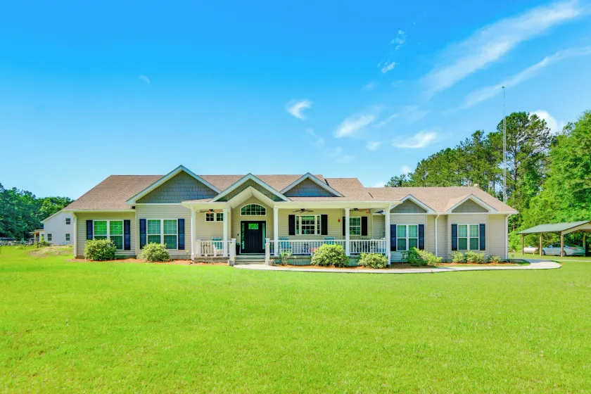 Family-friendly Abbeville Home w\/ Fire Pit & Games - Image 1