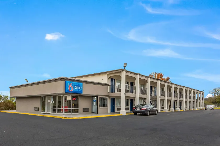 Motel 6-Tupelo, MS - Downtown - Image 1