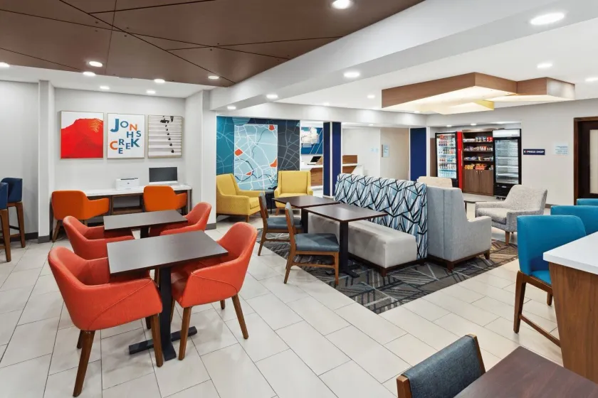 Holiday Inn Express Fremont by IHG - Lobby
