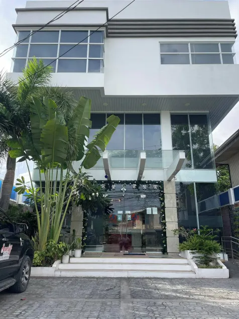 Seacliff Suites Hotel and Resort - Image 1