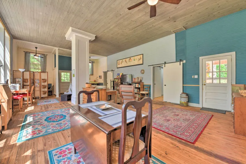 Bright Converted Schoolhouse in Chesterfield! - Image 1