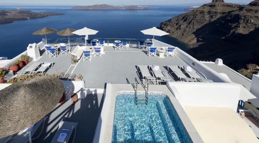 Vallas Apartments & Villas - Image 1