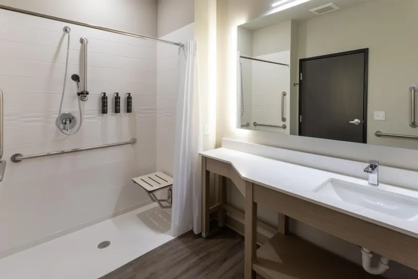 GrandStay Hotel & Suites Kaukauna - Image 1