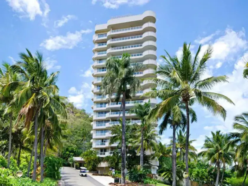 Yacht Harbour Tower 5 - Oceanviews, buggy and private lift access and valet service - Image 1