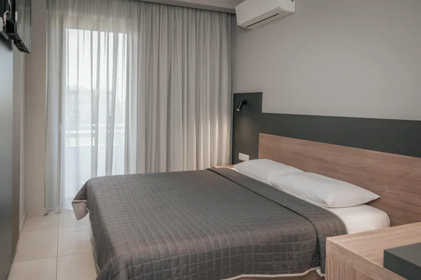 Elizabeth Queen Luxury Rooms - Image 1