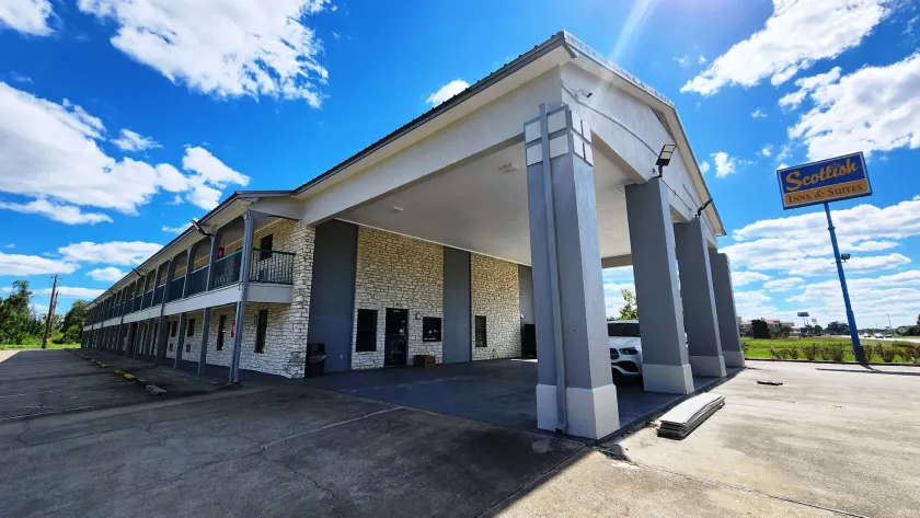 Scottish Inn & Suites - Image 1