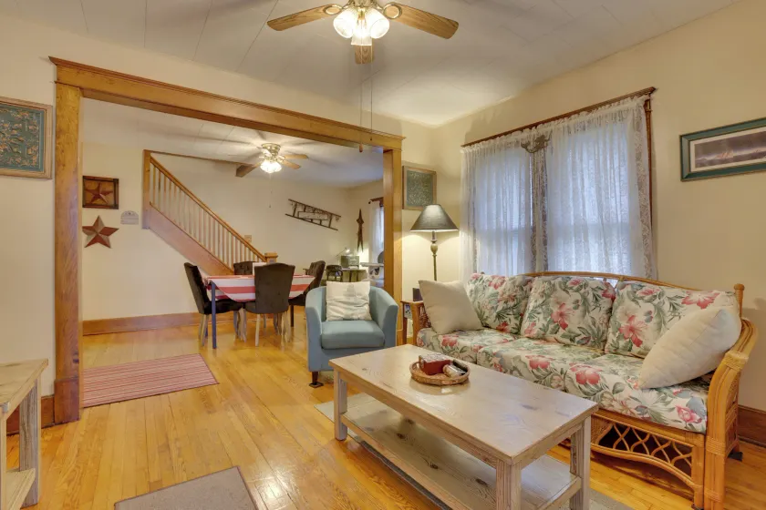 Charming Urbana Home Near Downtown! - Image 1