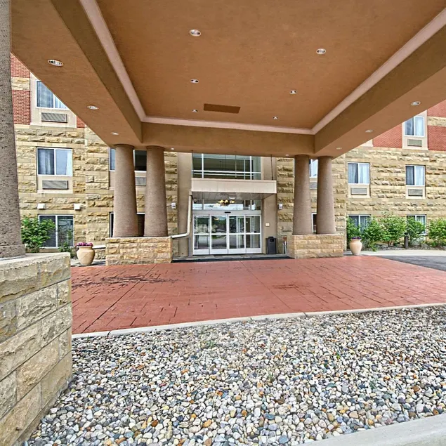 Country Inn & Suites by Radisson, Dearborn, MI - Image 1