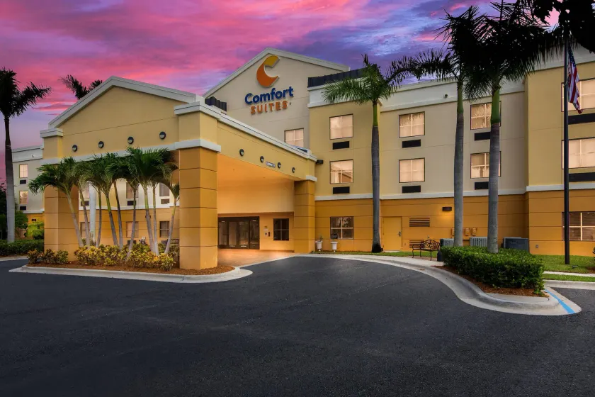 Comfort Suites Vero Beach I-95 - Image 1