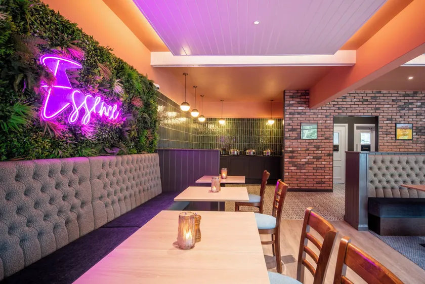 Tiverton Hotel Lounge & Venue - Image 1