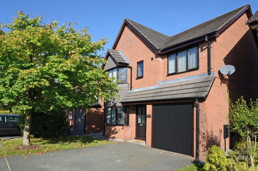 Ideal for Alton Towers, Staffordshire and The Peak District - Image 1