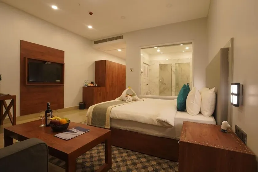 Seven Hills Hotel - Image 1