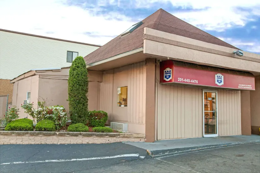 Knights Inn South Hackensasck - Image 1