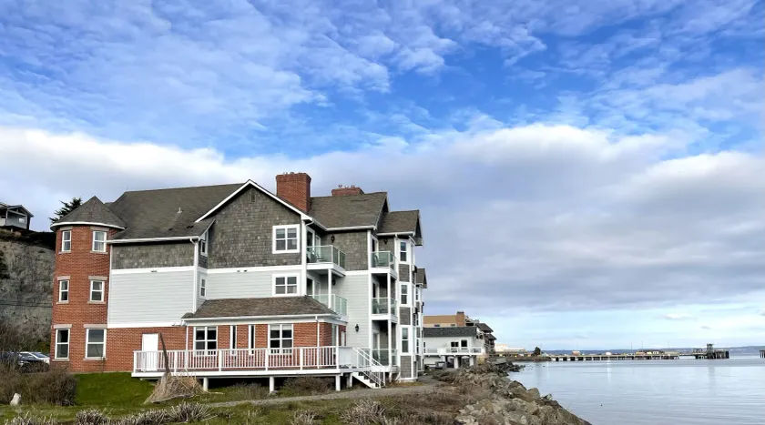 Tides Inn & Suites - Image 1