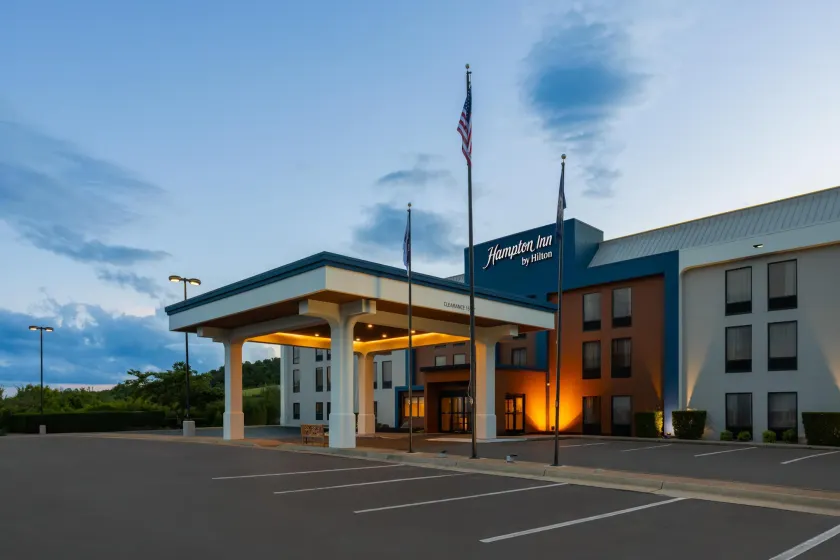 Hampton Inn Staunton - Image 1