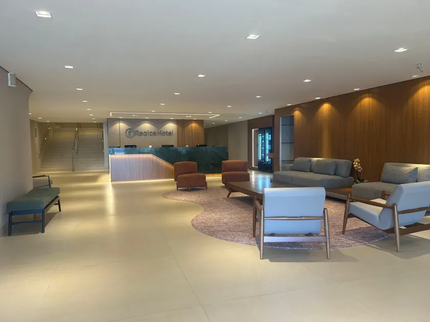 Realce Hotel - Image 1