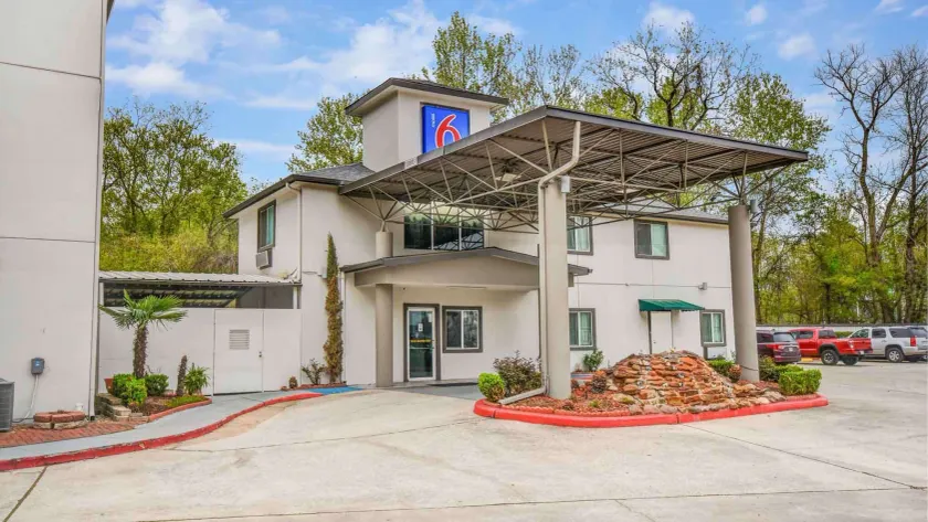 Motel 6 Humble, TX - Houston International Airport - Image 1