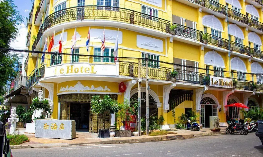 Le Hotel Hotel - Image 1