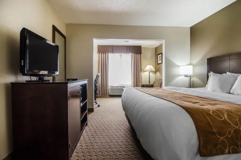Quality Suites St. Joseph - Image 1